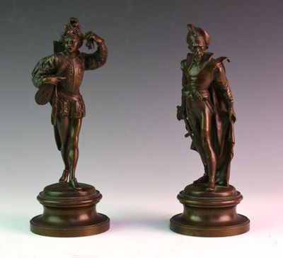 paire de figurines en bronze représentant un homme et une femme