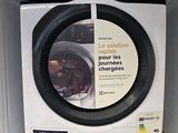 une photo d'une machine à laver dans un magasin