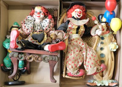 Quatre grands sujets figurant des clowns (deux cartons).