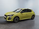 Une voiture jaune est garée dans une pièce aux murs blancs.
