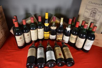 plusieurs bouteilles de vin sont alignées sur une table