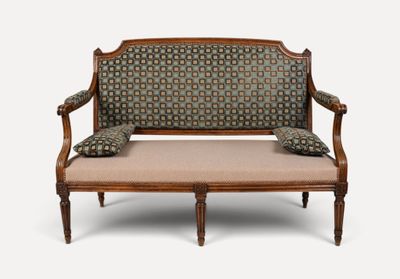 une photo d'un canapé sur lequel est posé un coussin