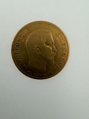 a close up of a gold coin with a man ' s face on it