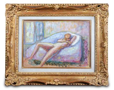une peinture à l'huile représentant une femme allongée sur un lit, dans un cadre doré