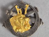 a picture of a gold and silver broochle with a lion on it
