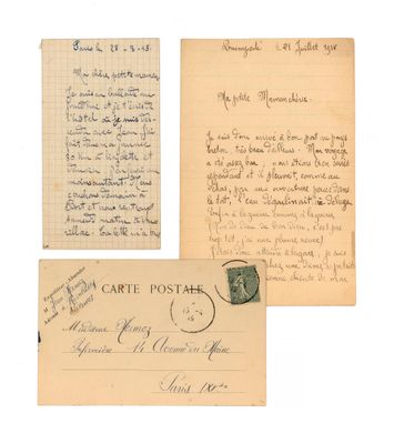 un ensemble de vieilles lettres et d'enveloppes sur fond blanc