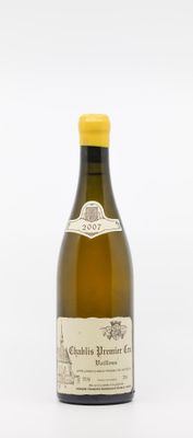 l'image d'une bouteille de vin posée sur une table