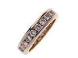 une bague en or jaune 18 carats sertie de diamants