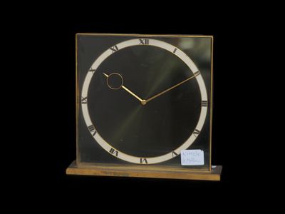 KIENZLE Pendule avec cage en laiton doré et verre.