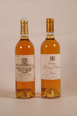 deux bouteilles de vin posées l'une à côté de l'autre sur une surface blanche