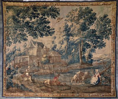 une image d'une tapisserie accrochée au mur d'une pièce