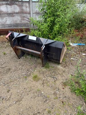 a bench that is sitting in the dirt near a building