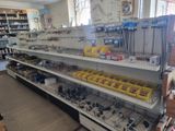 un vaste choix de composants électroniques dans un magasin