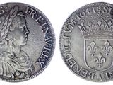 une pièce d'argent surmontée d'une couronne