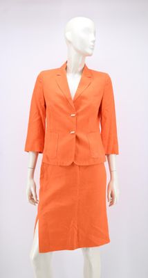 Salvatore FERRAGAMO - Tailleur en lin orange.