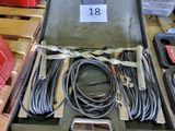 un boîtier contenant tout un tas de fils