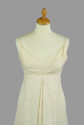 ADRIENNE. Robe longue à fines bretelles en mousseline de soi… - Photo 1