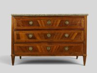 Commode en bois de placage et marqueterie ouvrant par 3 rang…