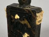 an image of a small black and white box with a bird on it