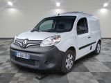la photo d'une camionnette blanche garée dans un garage