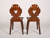 Paire de chaises "escabelles" en chêne mouluré et sculpté, r… (photo 4)