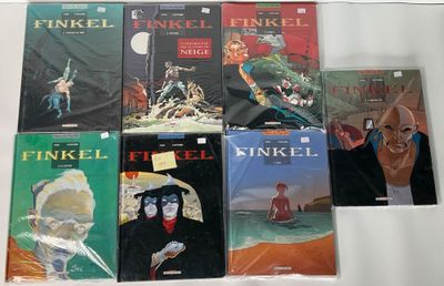 un grand nombre de livres posés sur une table