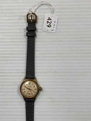 une image représentant une montre-bracelet avec un bracelet noir et un cadran doré
