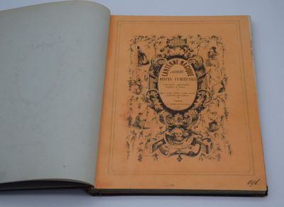 un livre ouvert sur lequel figure l'image d'un oiseau