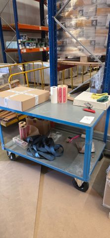 2 TABLES MOBILES DE 120 x 80 x 97 AVEC ENTRETOISE