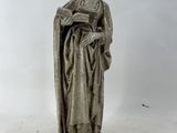 statue d'une femme tenant un bébé dans ses bras