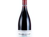une bouteille de vin rouge sur fond blanc
