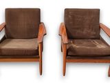 paire de fauteuils de salon danois du milieu du siècle, avec des coussins rembourrés marron