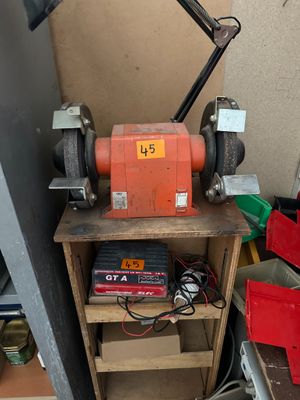 a picture of a work bench with a machine on it
