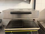 une photo d'un grill professionnel dans une cuisine professionnelle