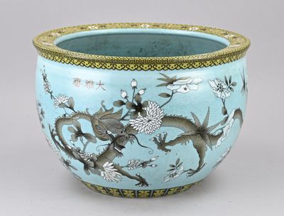 un bol bleu orné d'un motif de dragon
