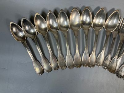 a lot of spoons that are sitting on a table
