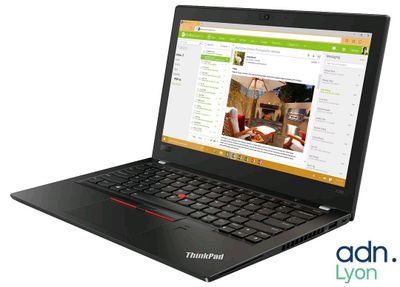 le lenovo thinkpad x1 est un ordinateur portable doté d'un grand écran et d'un clavier