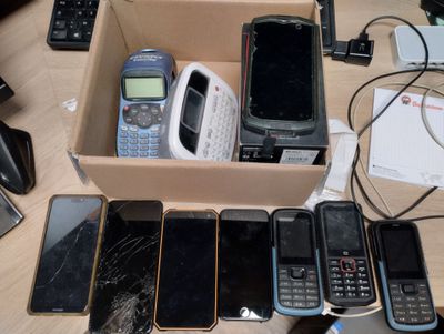 Lot de 8 téléphones portables dont Iphone, 2 Crosscall, HUAWEI, TCl sa - Photo 1