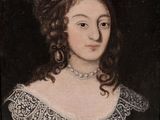 portrait d'une femme en robe noire avec un col en dentelle blanche