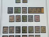 une image représentant une collection de timbres exposée