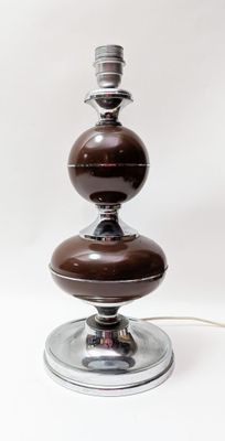 PIED DE LAMPE en métal chromé et marron, le fût à deux boule…