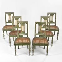 Suite de six chaises à dos plat en bois laqué vert souligné …