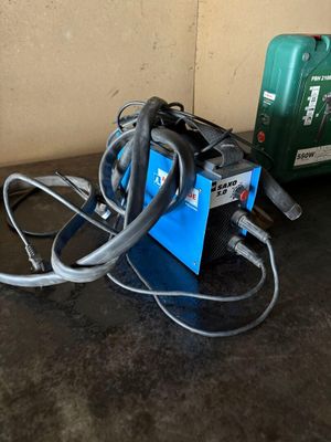 la photo d'une machine posée sur le sol
