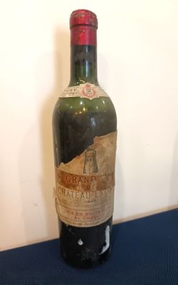 1 bt château Latour 1945 Pauillac (capsule et étiquette abîm…