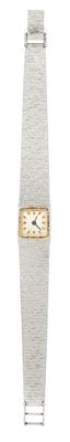 une image d'une montre en gros plan sur fond blanc