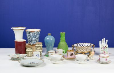 Lot de faïence et porcelaine comprenant : tasses et sous tasses à café - Photo 1