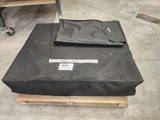un bagage posé sur une palette