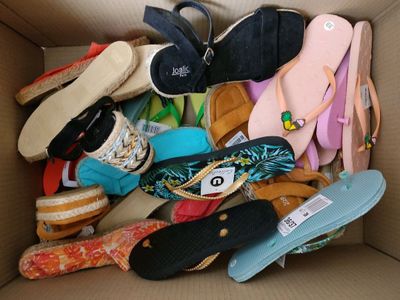 Lot d'environ 15 kg de chaussures U COLLECTION de diverses t…