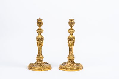 Paire de flambeaux en bronze ciselé et doré, le fût à décor …