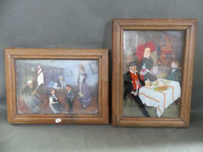 deux photos encadrées représentant un couple assis à une table